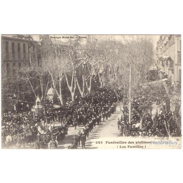 CPA - Funrailles des Victimes du IENA ( Les Familles)  N1375