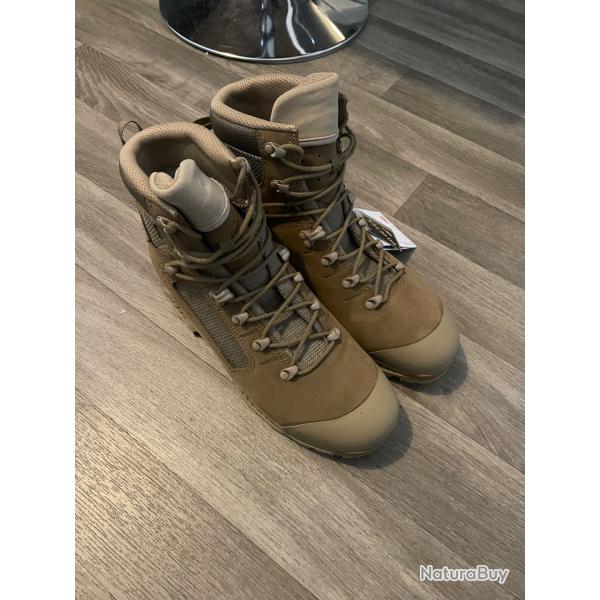 Paire de chaussures MEINDL