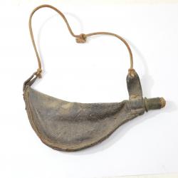 Ancienne poire à plomb en cuir 19e Siècle. Décoration chasse / western, poudre noire