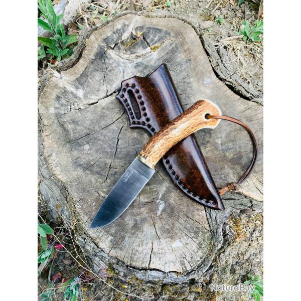 couteau de chasse d'artisan / bois de cerf / acier carbone 1070