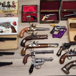 Grand lot de pistolets et révolvers tous en catégorie D e) et f) vente libre majeur
