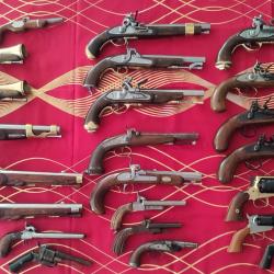 Grand lot de pistolets et révolvers tout en catégorie D e) et f) en excellent état quasi neuf