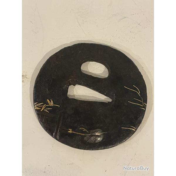 Tsuba en fer  dcor en incrustation d'or et d'argent de hron perch.6,3x6