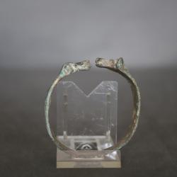 Bracelet en bronze à têtes de chiens - Luristan (Perse archaique), fin du 2nd début 1er millénaire a