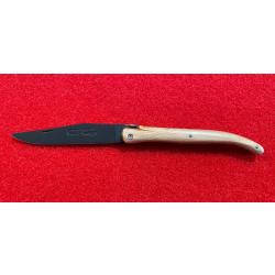 Couteau LAGUIOLE PRESTIGE par la coutellerie LE SABOT : lame TÉFLONÉ NOIRE, manche GENÉVRIER.