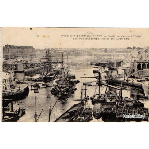 CPA - Marine Militaire - BREST -  SORTIE DU CUIRASSE " LE HOCHE " N1394