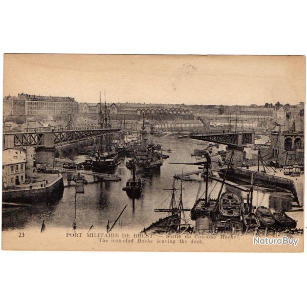 CPA - Marine Militaire - BREST -  SORTIE DU CUIRASSE " LE HOCHE " N1395