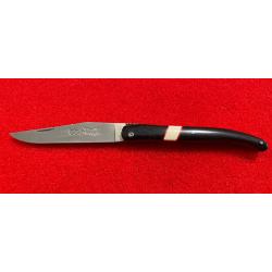 Couteau LAGUIOLE par la coutellerie LE SABOT : manche ÉBÈNE insert DÉFENSE IVOIRE DE PHACOCHÈRE.
