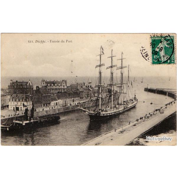 CPA - Marine -Dieppe - Entre du Port  N1404