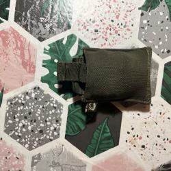 Dump pouch
