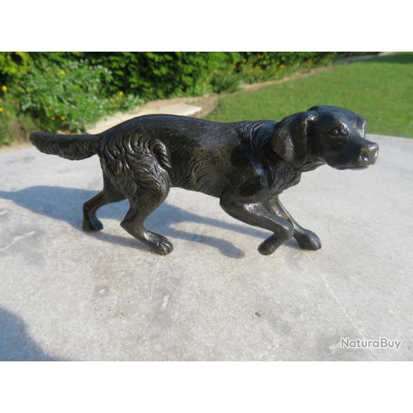 Ancienne sculpture en Bronze  patine nuanc reprsentant "Un chien de chasse a l'arrt" (XIX-XX)