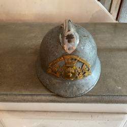 Vends Casque modèle 1933 gris avec plaque en laiton St DENIS-sur-LOIRE complet