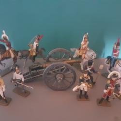 Lot de 7 soldats de plomb + 4 cavaliers / chevaux + 1 canon de Gribeauval + 9 livrets