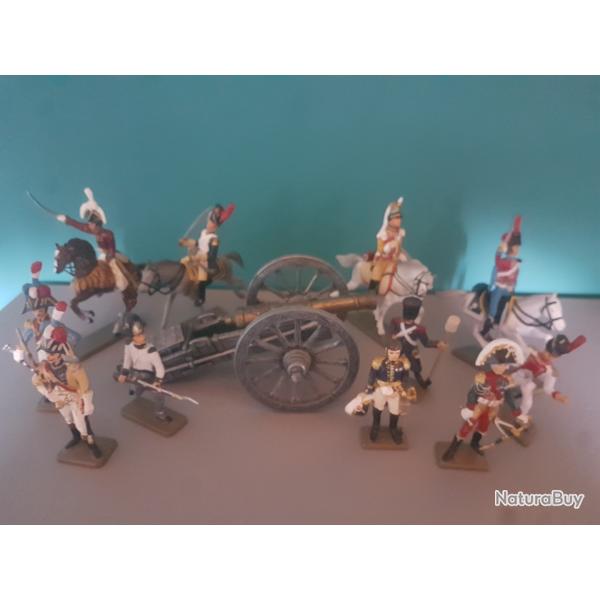 Lot de 7 soldats de plomb + 4 cavaliers / chevaux + 1 canon de Gribeauval + 9 livrets