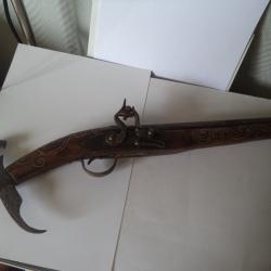pistolet a pierre silex en bois decoré