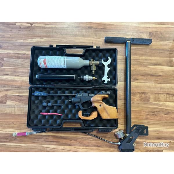 BAIKAL  MP-672 Pistolet de tir sportif  plomb 4,5mm avec pompe  pied et bouteille