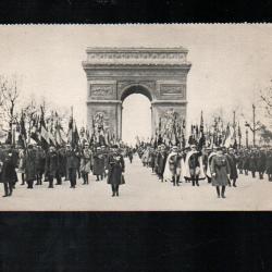 11 novembre les drapeaux des régiments dissous cpa