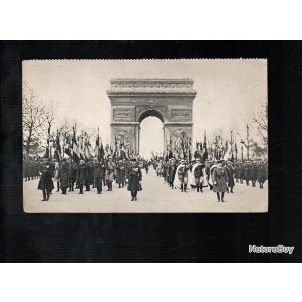 11 novembre les drapeaux des rgiments dissous cpa