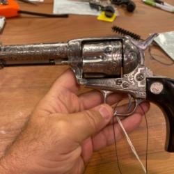 Exceptionnel COLT Single Action calibre 45 lc canon de 4-3/4.  Entièrement gravé.