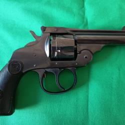 Vend revolver Harrington & Richardson cal 32 S&W  ou 32 short