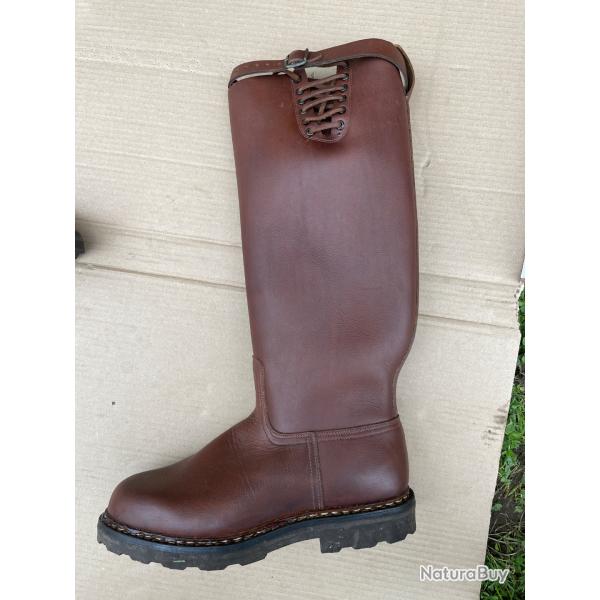 Bottes Paraboot  en cuir Confectionnes en France par Richard Pontvert chausseur en Isre en cuir