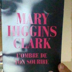 L'ompbre de ton sourire par Mary Higgins Clark - Le livre de poche -
