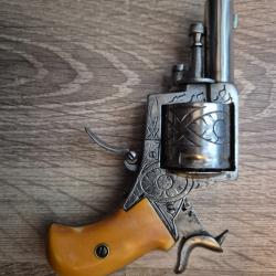 Beau Revolver en 320, entièrement décoré