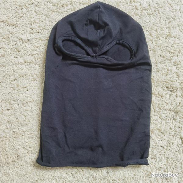 cagoule noir avec 2 trous