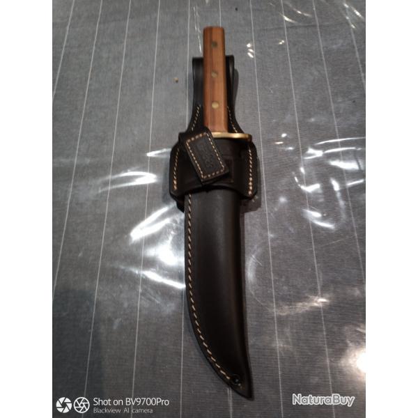 Couteau Bowie traditionnel.