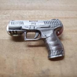 véritable pin's WALTHER PPQ