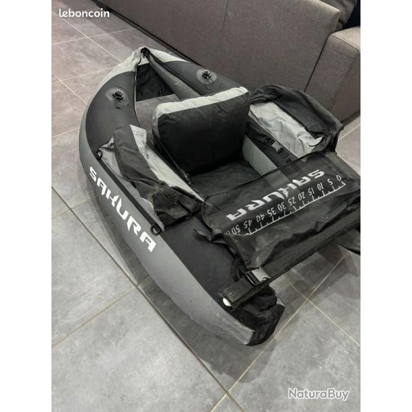 Float tube de la marque sakura Trs bonne tat !