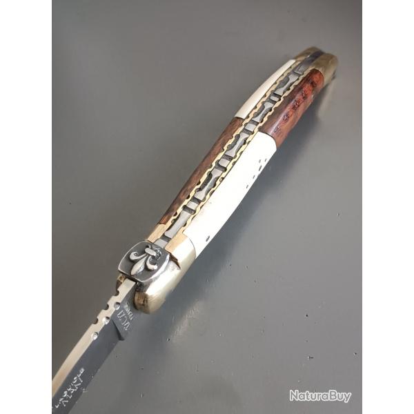 COUTEAU LAGUIOLE MAKI, THIERS, mouche forge FLEUR DE LYS, manche BOIS D'AMOURETTE IVOIRE, guilloch