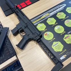 CMMG Mkg Dissent cal 45 ACP avec mds Brugger et Thomet et crosse Midwest. Cat B.