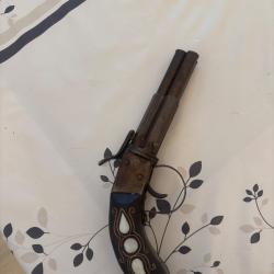 Pistolet oriental 3 canons avec poignet nacre et filets en laiton