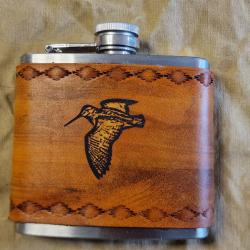 Idée cadeau artisanal - flasque à alcool "bécasse" en acier et cuir