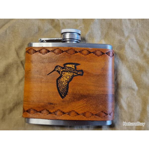 Ide cadeau artisanal - flasque  alcool "bcasse" en acier et cuir