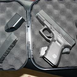 9 mm glock mod 19 gen 4 semi auto  ; option + lampe-laser + étui d'arme