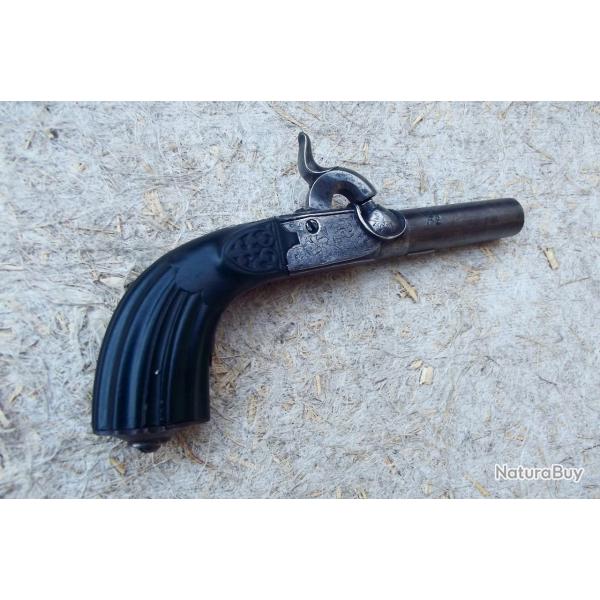 PISTOLET DE POCHE A PERCUSSION A CROSSE RENAISSANCE.