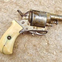 REVOLVER BELGE BRITISH BULLDOG A CROSSE D'IVOIRE.