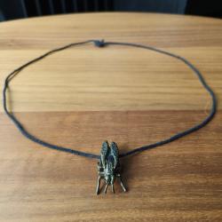 Collier Pendentif Guepe Insecte Laiton Origine Thaïlande Asie