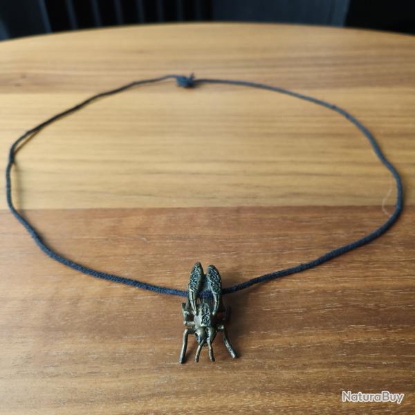 Collier Pendentif Guepe Insecte Laiton Origine Thalande Asie