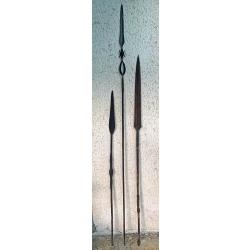 LOT DE TROIS ANCIENNES LANCES AFRICAINES DU XIX° SIECLE, NGBANDI, TUTSI, NGOMBE