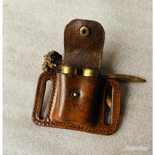 pochette en cuir d'artisan pour 2 munitions de calibre 12/70