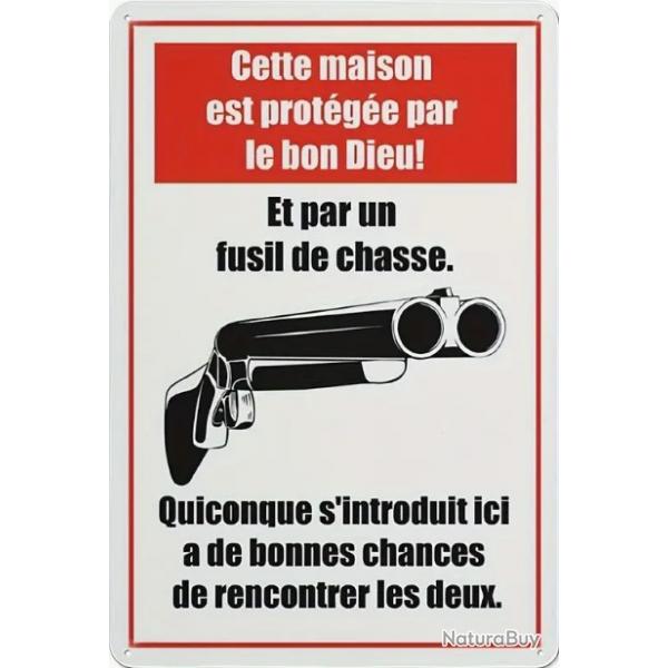 Panneau de protection rustique pour la maison rouge en bois