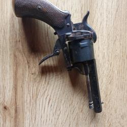 Pistolet ancien à broche