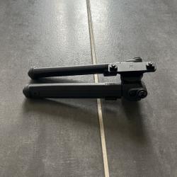Bipied airsoft type magpull