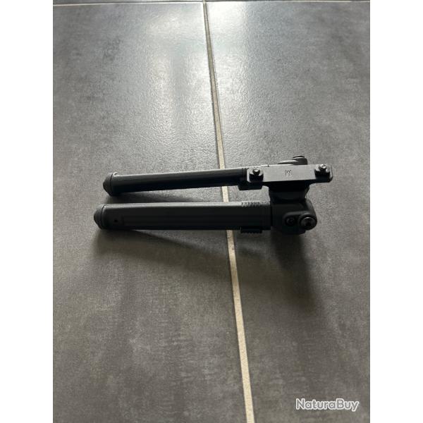 Bipied airsoft type magpull