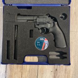 Smith et wesson 586 4 pouces noir à plombs 4,5 mm