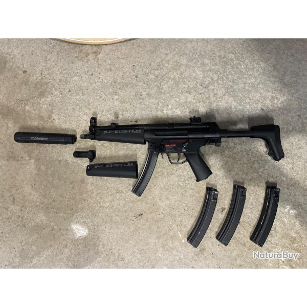 MP5 A5 EBB Airsoft + 2 batteries et chargeur  + 4 chargeurs + silencieux + mallette de transport