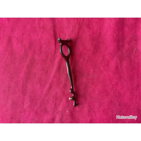 Extracteur pour douilles  broches et modernes pour calibre 12, pas de prix de rserve.